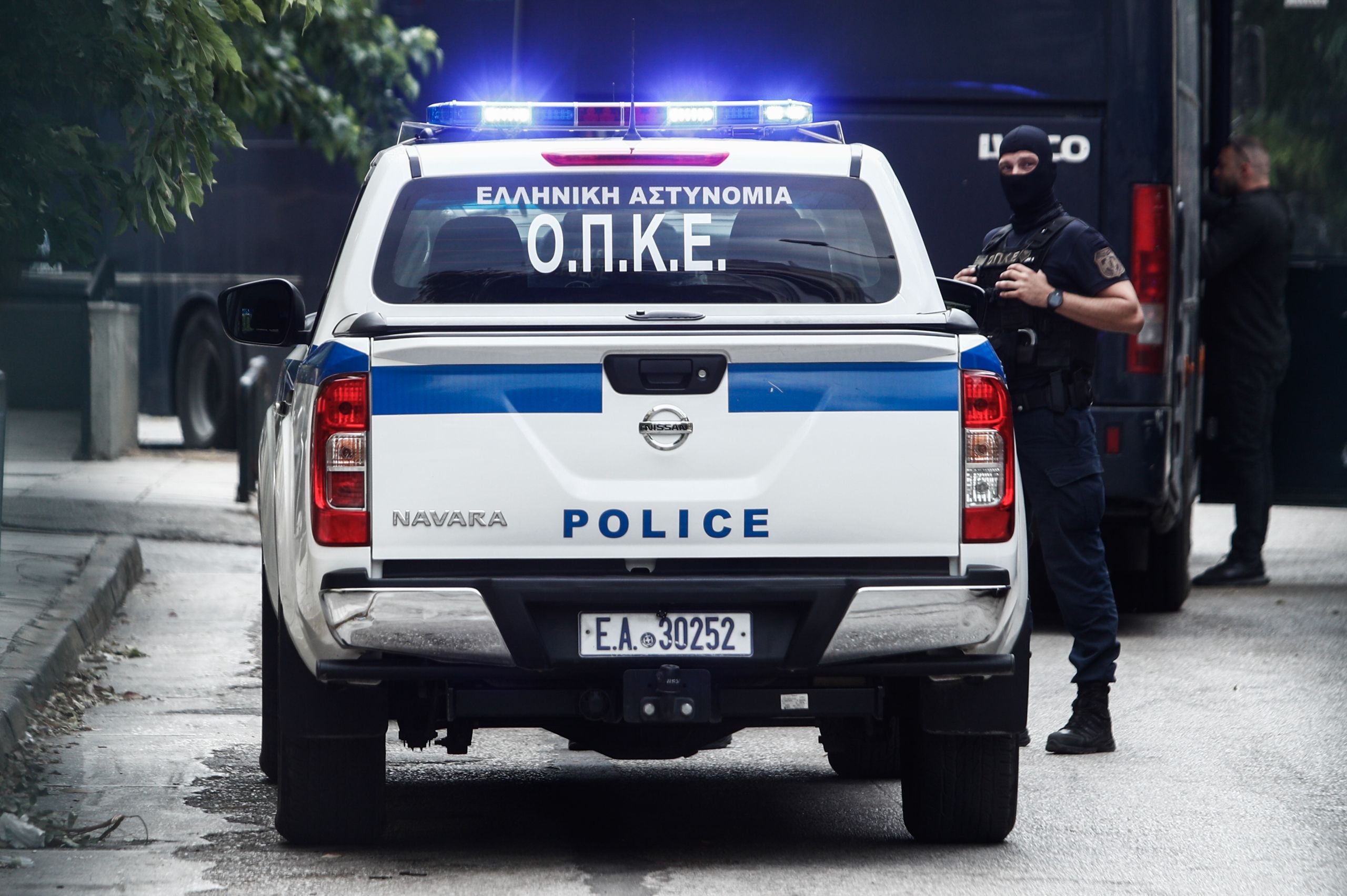 Ανθρωποκυνηγητό της ΕΛ.ΑΣ για τον εντοπισμό των αντρών που πυροβόλησαν 26χρονο στην Αχαρνών