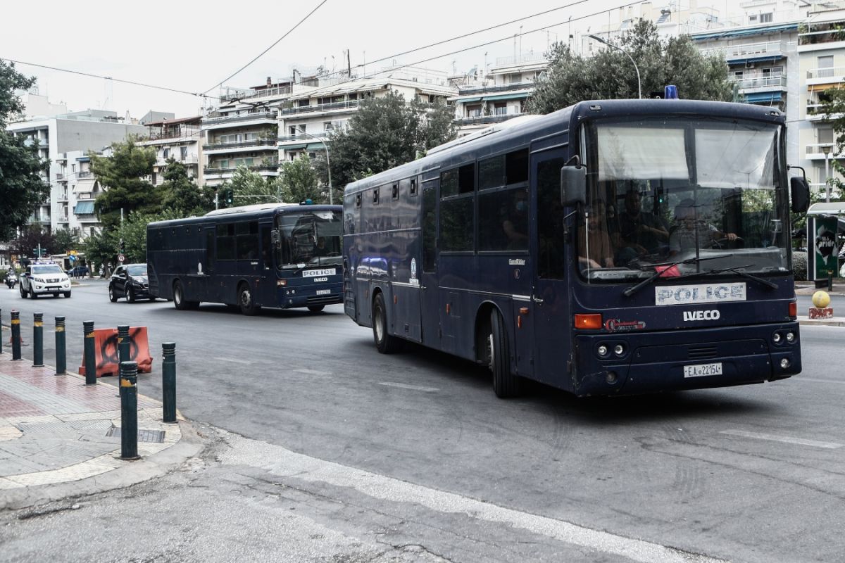 Νέα Φιλαδέλφεια: «Ψηλός, εύσωμος, με τατουάζ στο λαιμό» ο δολοφόνος του Μιχάλη