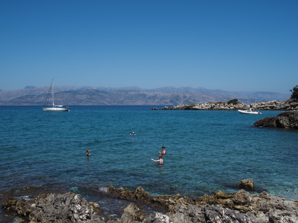 «Κίνημα της πετσέτας»: Μπαράζ ελέγχων σε παραλίες -Εντοπίστηκαν 413 παραβάσεις σε 1.312 «εφόδους»