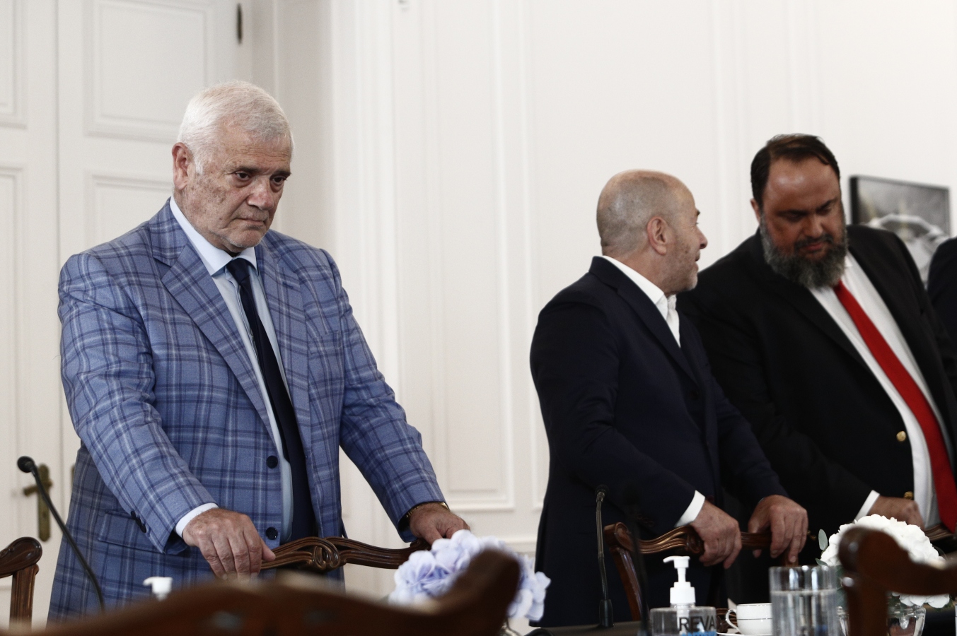 Μέγαρο Μαξίμου: Η στιγμή που αποχώρησαν οι πρόεδροι Ολυμπιακού, Παναθηναϊκού και ΑΕΚ