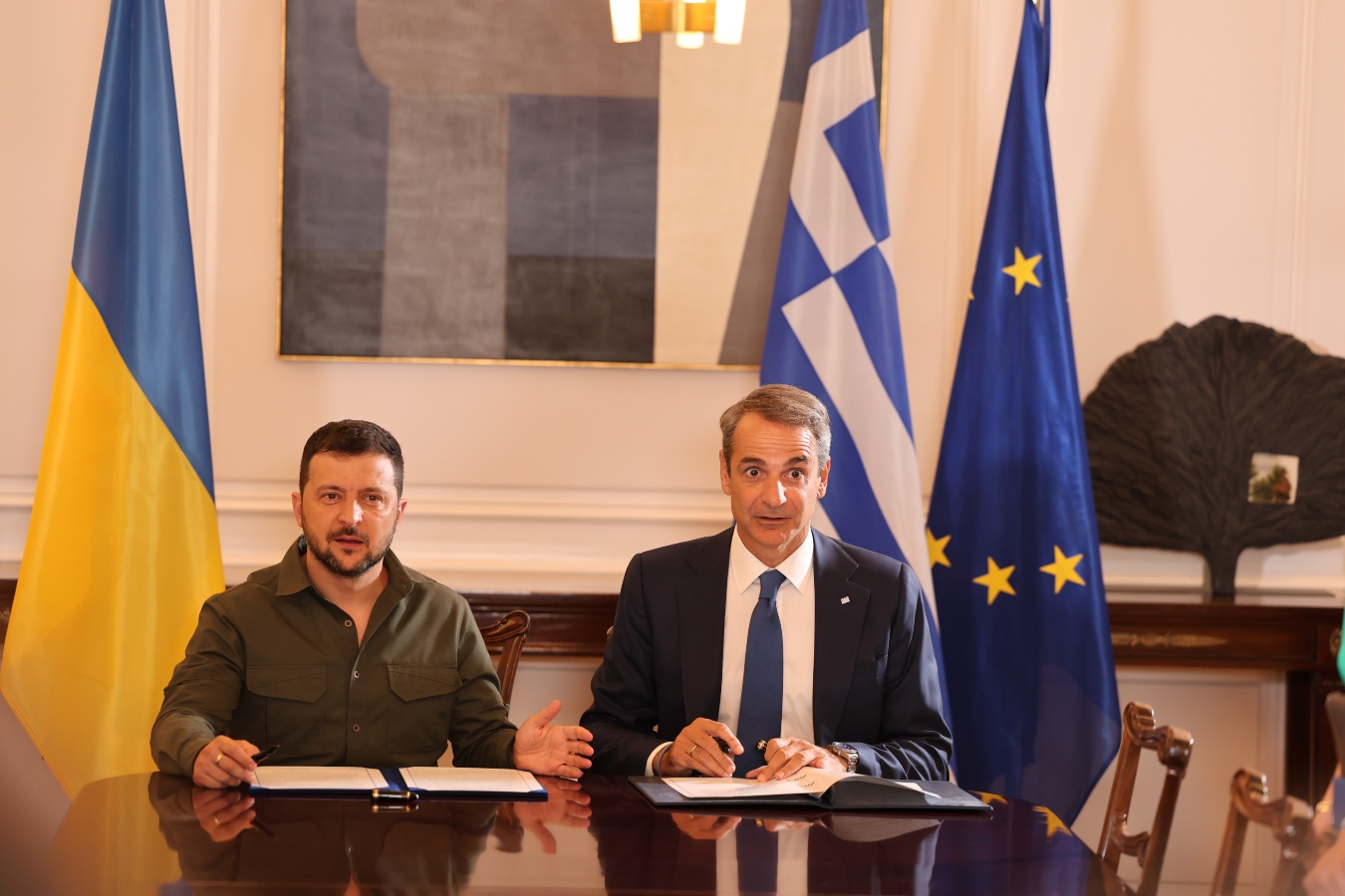 Υπογράφηκε η κοινή δήλωση Ελλάδας και Ουκρανίας για την ένταξη της δεύτερης στο ΝΑΤΟ