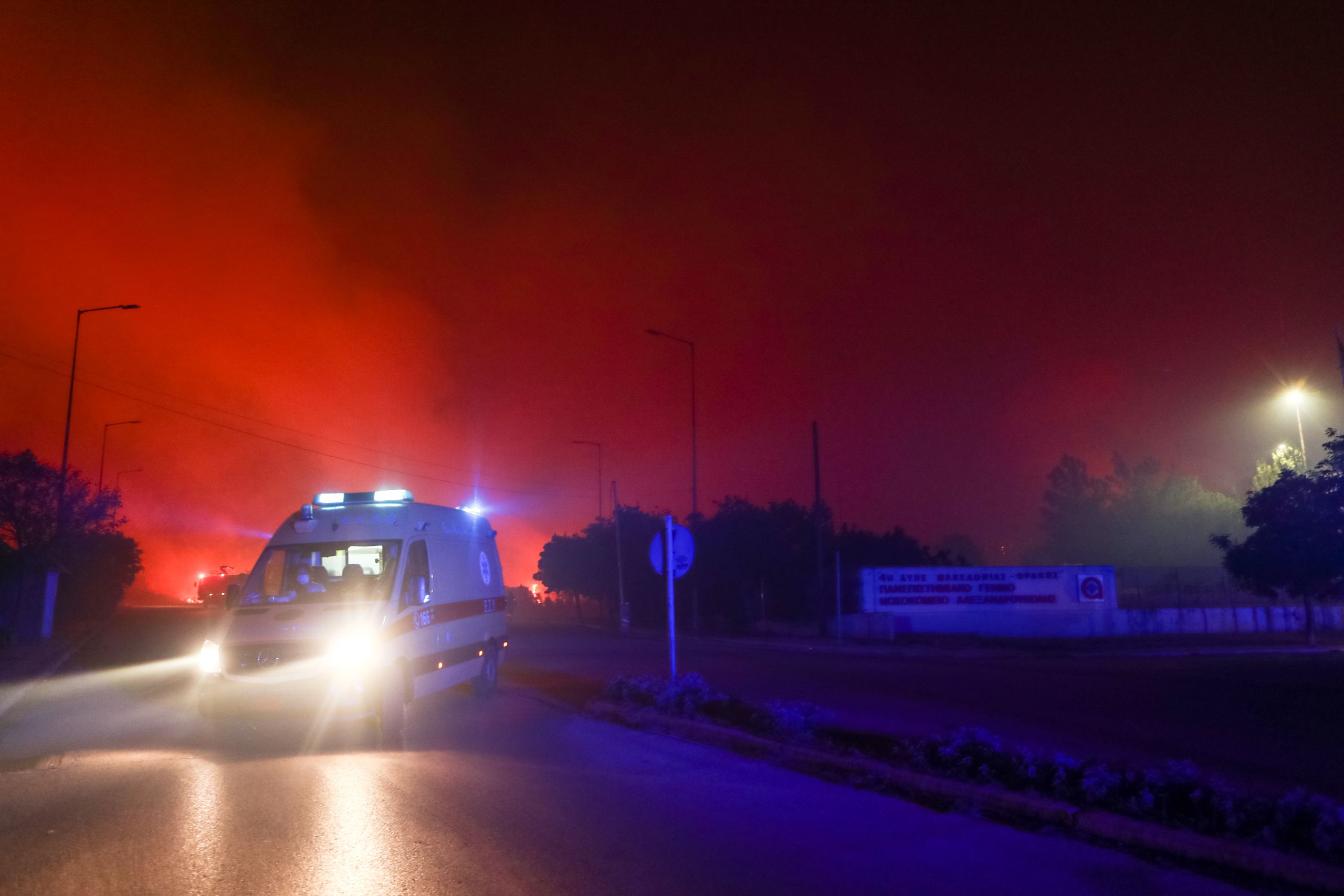 Αλεξανδρούπολη: Σε πλωτό νοσοκομείο και σε σκηνές φιλοξενούνται οι ασθενείς που μεταφέρθηκαν