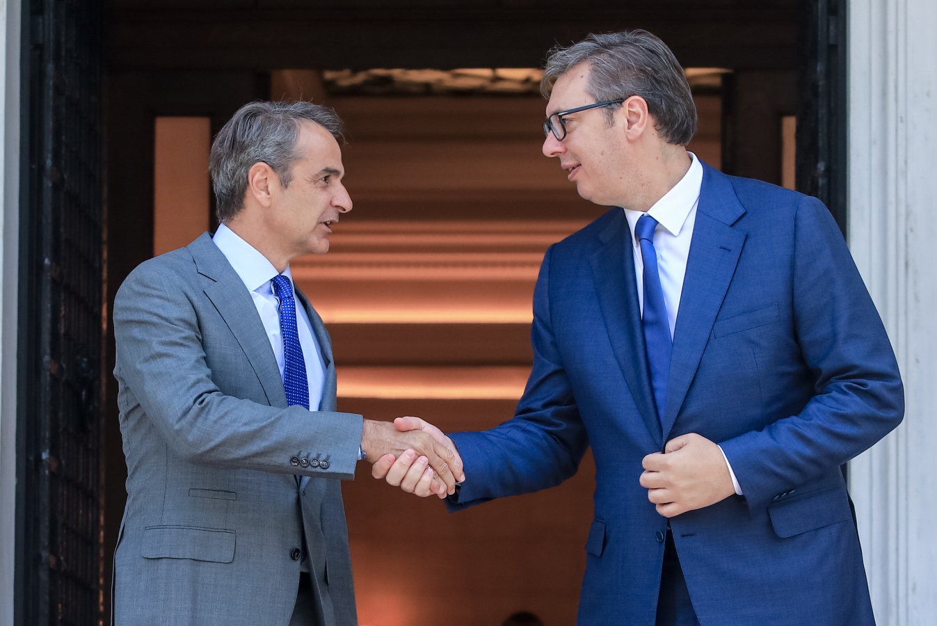 Συνάντηση Μητσοτάκη με τον πρόεδρο της Σερβίας: Σταθερή στήριξη της Ελλάδας στην ευρωπαϊκή πορεία της Σερβίας