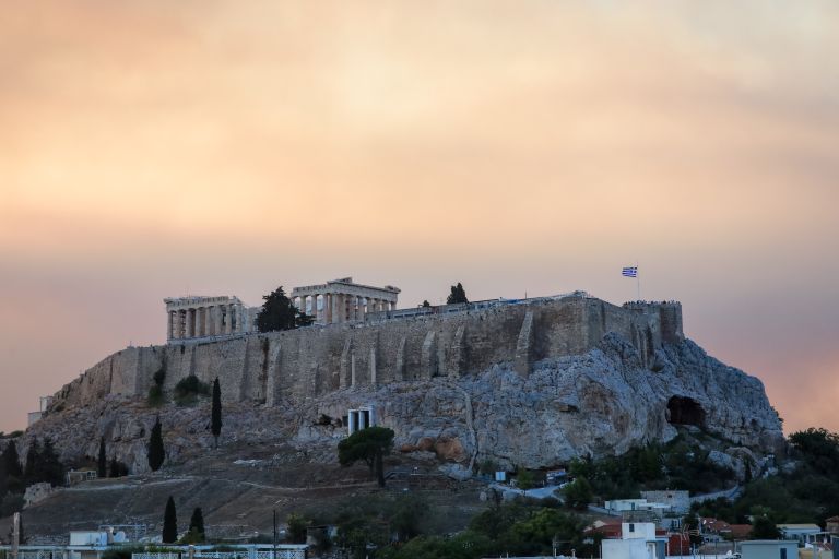 Wildfires: Black smoke covered the Acropolis – Smell of burnt wood throughout Athens