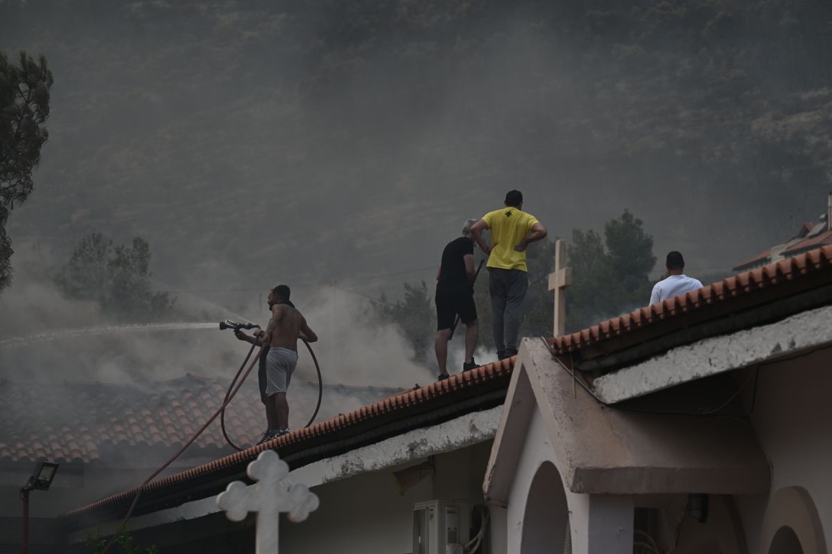 Mt. Parnitha fire has subsided, but firefighting efforts will continue overnight