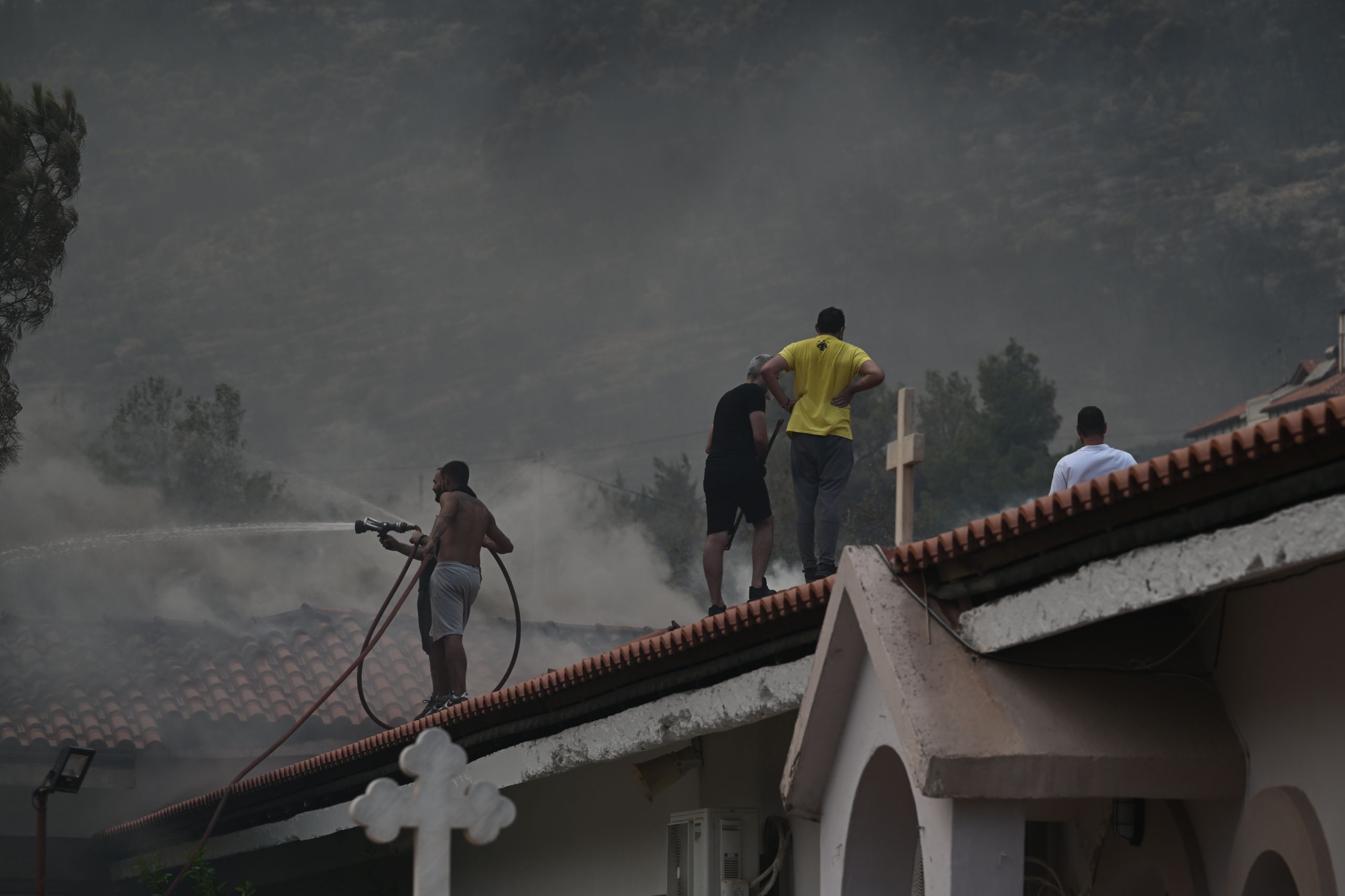 Mt. Parnitha fire has subsided, but firefighting efforts will continue overnight