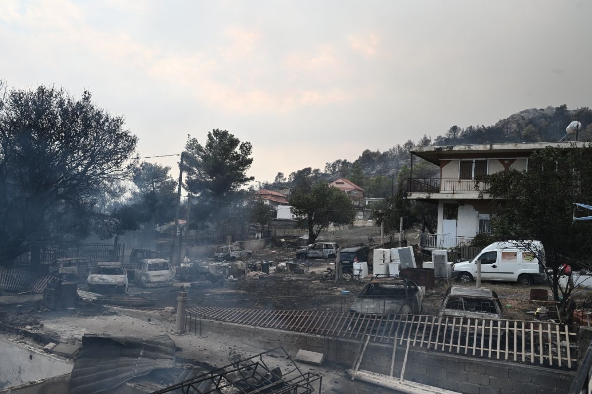 Φωτιά στην Πάρνηθα: Νέο μέτωπο στον Αυλώνα – Απειλεί τον Εθνικό Δρυμό από τα βόρεια