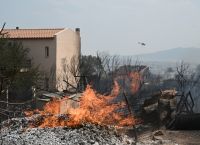 Φωτιά στην Πάρνηθα: Μάχη με τις φλόγες για να σωθεί ο Εθνικός Δρυμός Φωτιά στην Πάρνηθα: Μάχη με τις φλόγες για να σωθεί ο Εθνικός Δρυμός