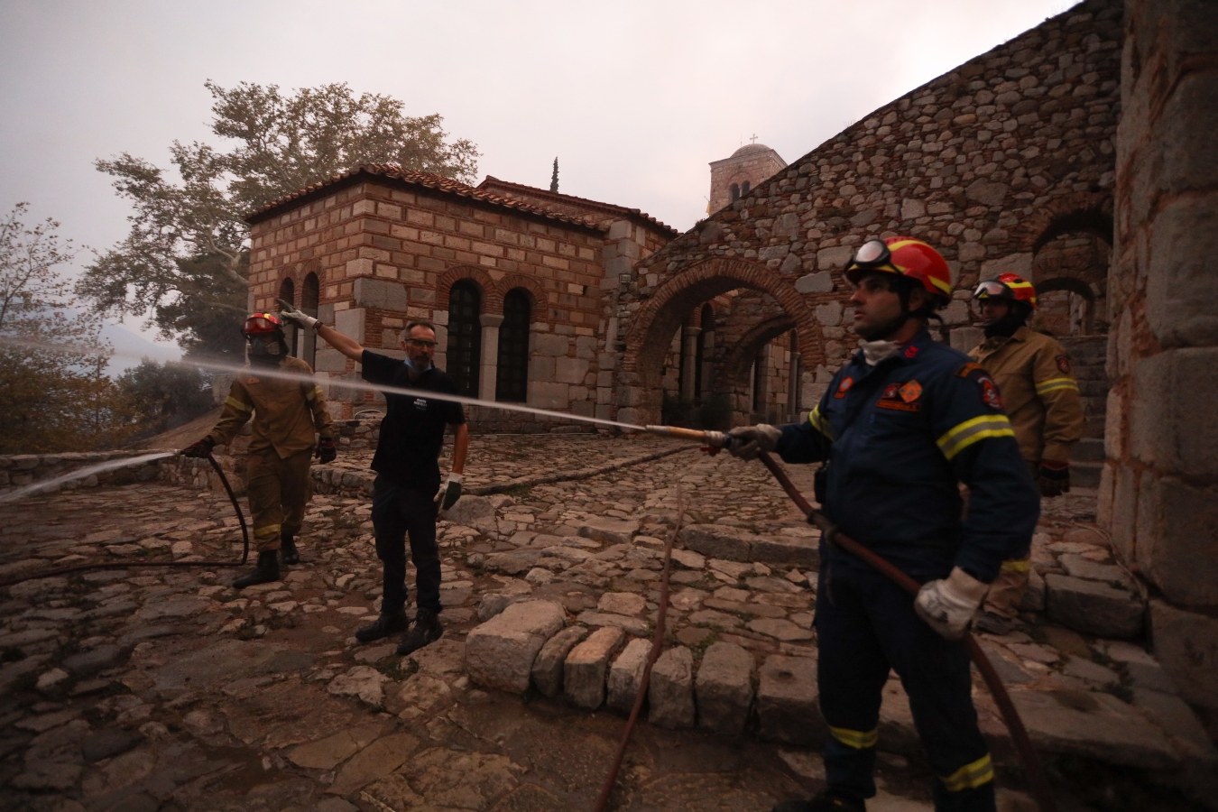 Μονή Οσίου Λουκά: 50.000 ευρώ για αποκατάσταση των ζημιών από την φωτιά