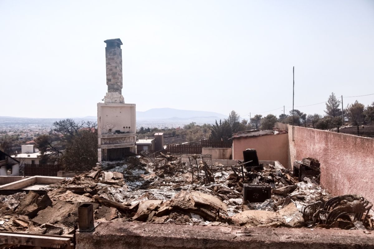 Μαίνεται η φωτιά στη Δαδιά, καλύτερη εικόνα σε Πάρνηθα και Βοιωτία – «Αναζητούνται ύποπτοι για εμπρησμό»