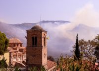 Μονή Οσίου Λουκά: Ανοιχτή για επισκέπτες και προσκυνητές μετά τις ζημιές από τη φωτιά