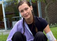 Bella Hadid: Μοιράζεται νέες φωτογραφίες από την μάχη της με τη νόσο του Lyme – «Επιτέλους υγιής»