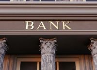 Ο χρόνος μετρά αντίστροφα για την αποεπένδυση του δημοσίου από τις τράπεζες