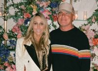 Tish Cyrus: Η μητέρα της Miley Cyrus παντρεύτηκε τον πρωταγωνιστή του Prison Break, Dominic Purcell