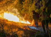 Firefighting efforts continue in Evros; very high threat of fire on Saturday, Fire Brigade says