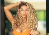 Jena Frumes: Το μοντέλο με το… «γατίσιο» βλέμμα που θα σε κάνει να «αναστενάζεις»