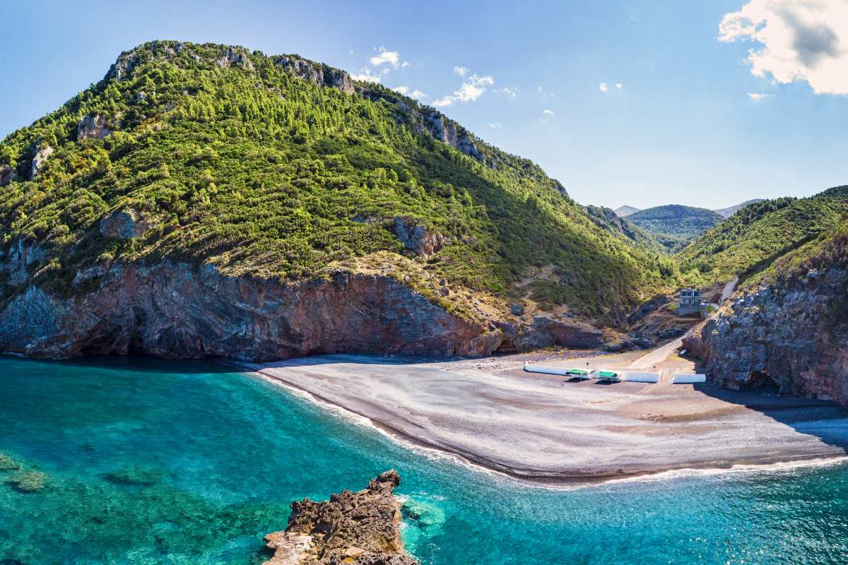 Ανοίγει σήμερα η πλατφόρμα υποβολής αιτήσεων για διακοπές στη Βόρεια Εύβοια
