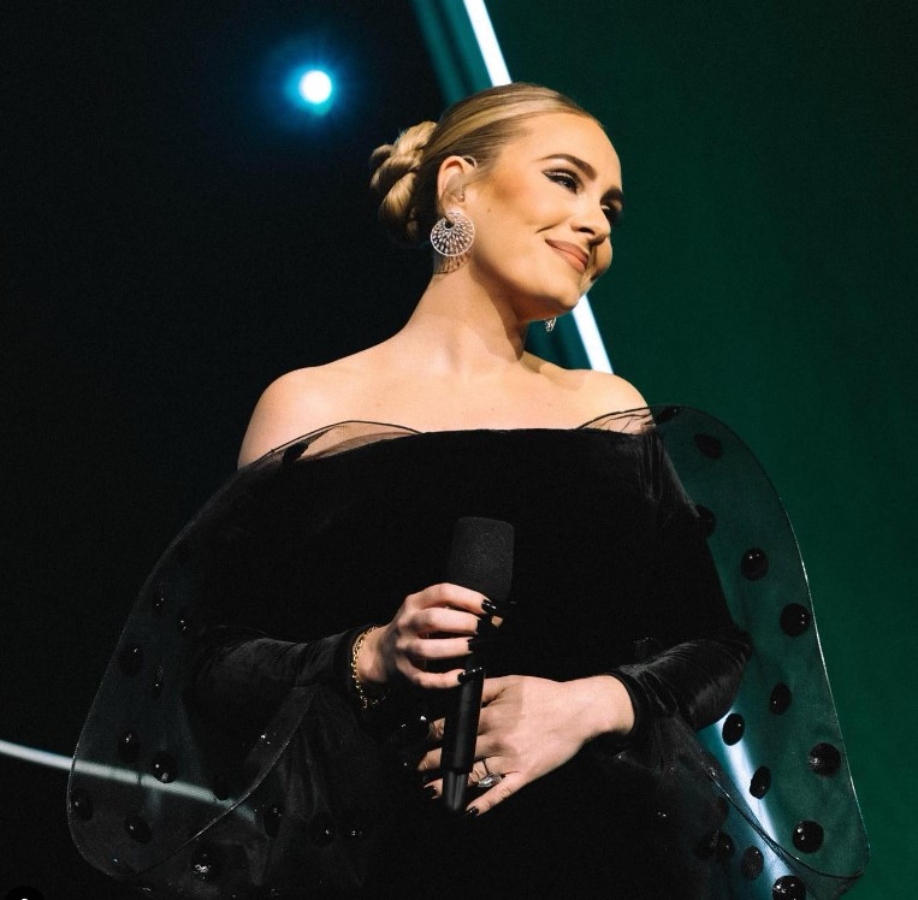 “Πάγωσε” το κοινό της Adele! Σταμάτησε συναυλία και ξέσπασε σε κλάματα [vid]
