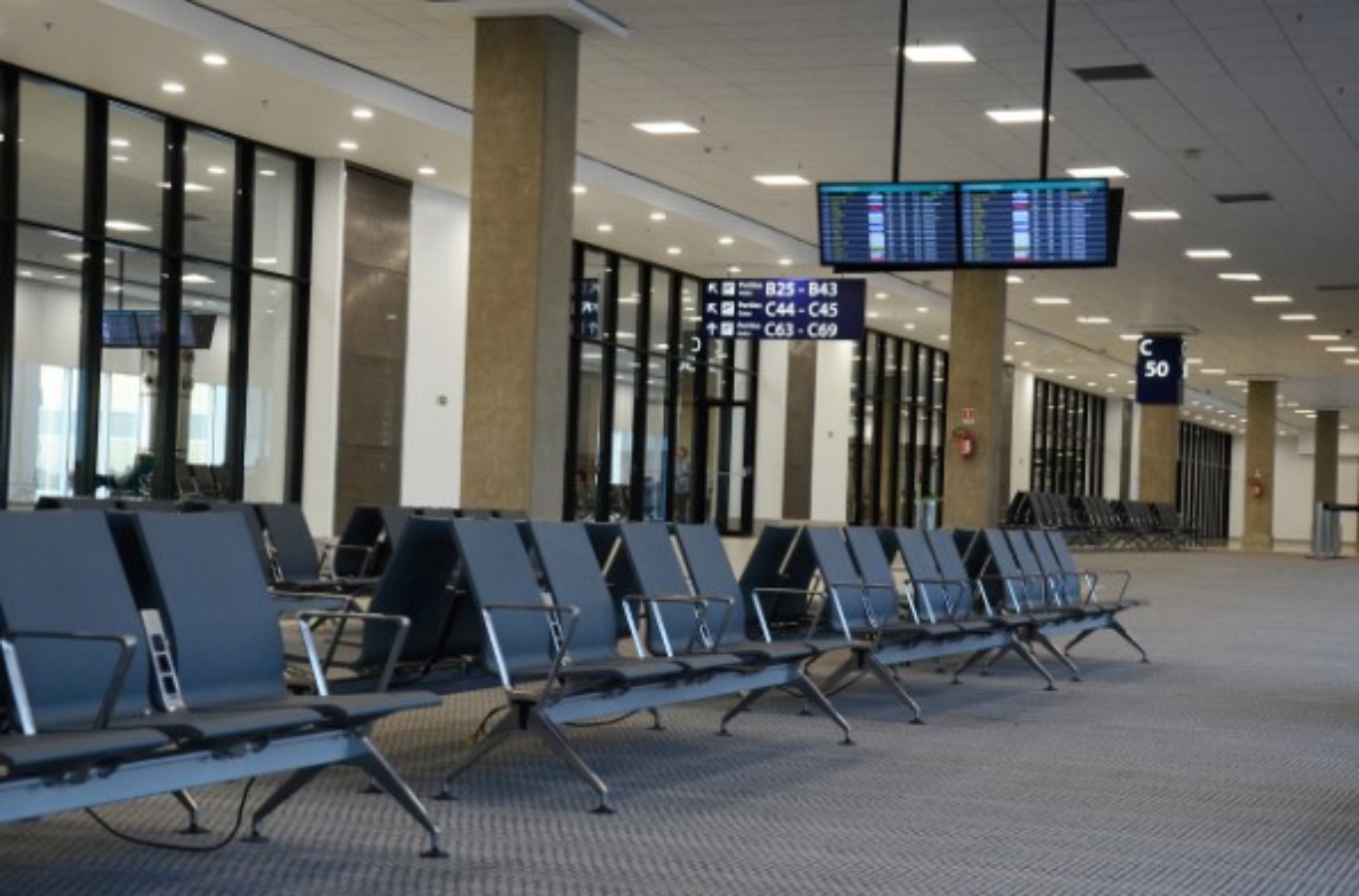 Μεγάλες αεροπορικές εταιρίες ζυγίζουν πλέον και τους επιβάτες τoυς