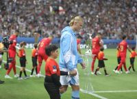 Super Cup: Ποιος είναι ο μικρός Λέανδρος που συνόδευσε τον Χάαλαντ – Ο τυφλός φίλος του ΠΑΟΚ
