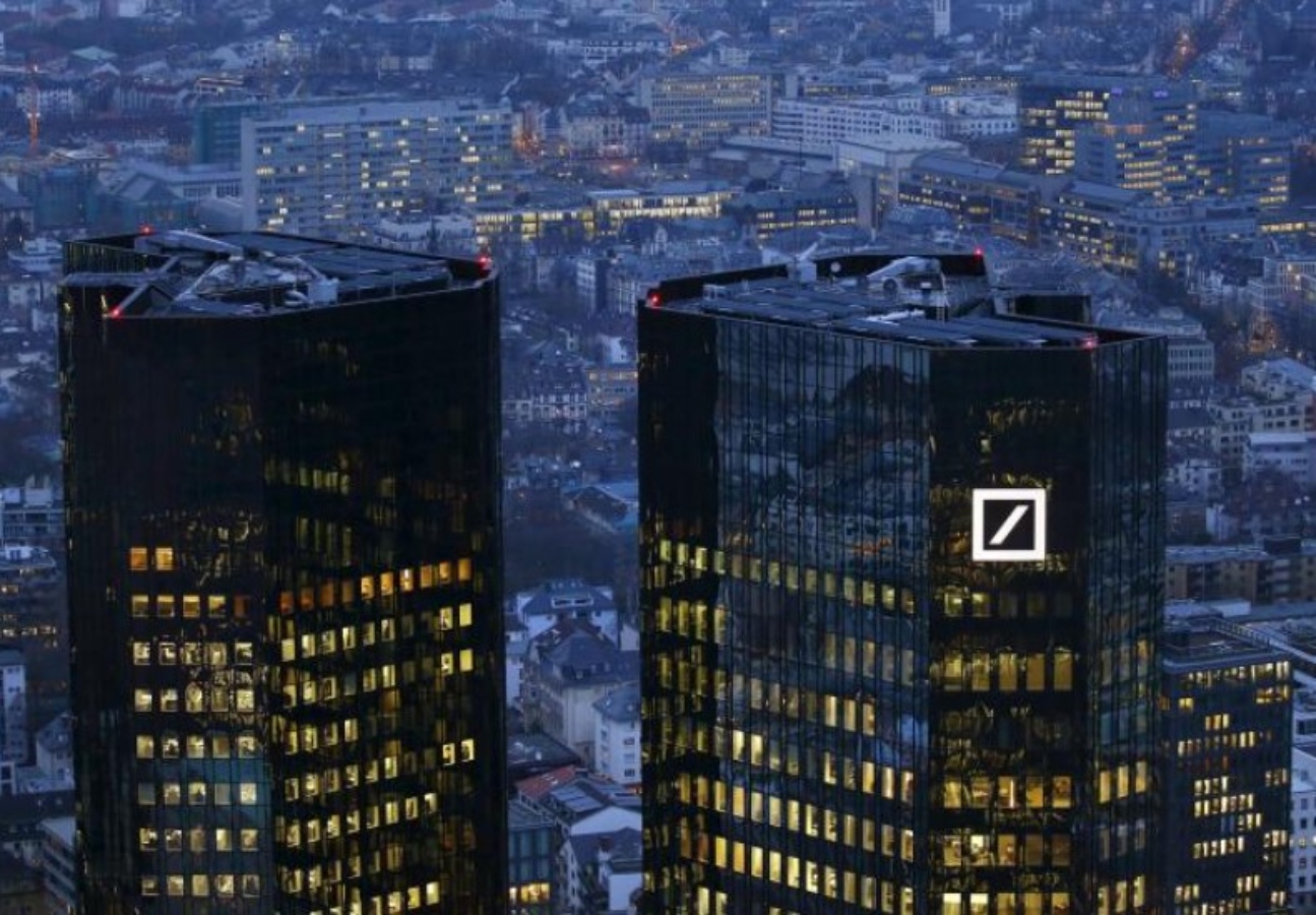 Deutsche Bank: Τα 4+1 κρίσιμα σημεία μετά την υποβάθμιση των ΗΠΑ