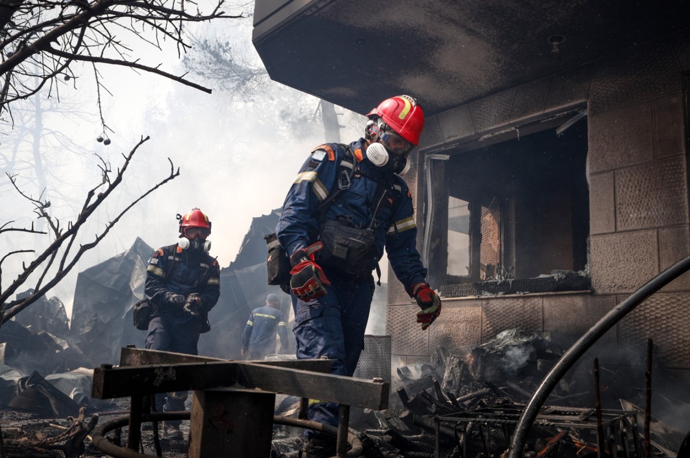 Ανεξέλεγκτη η φωτιά στη Φυλή -112 για Άνω Λιόσια, Γεννηματά, Κανάλα και Πανόραμα