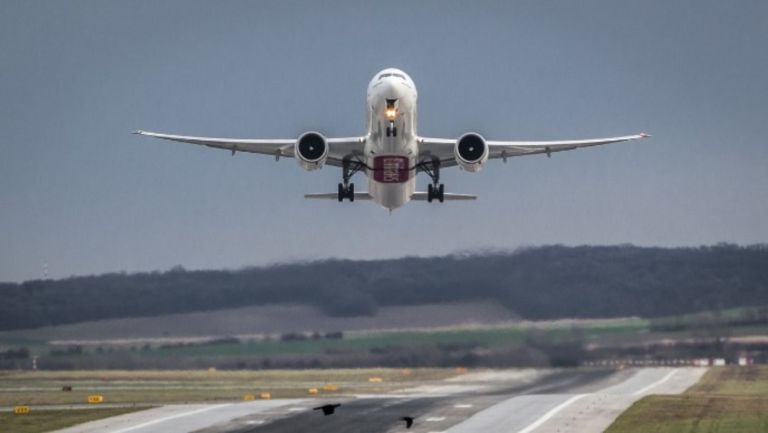 Γιατί στα αεροδρόμια υπάρχουν «νεκρές ζώνες» κινητής τηλεφωνίας