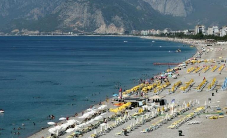 Deutsche Welle: «Ο πληθωρισμός βυθίζει τον τουρκικό τουρισμό»