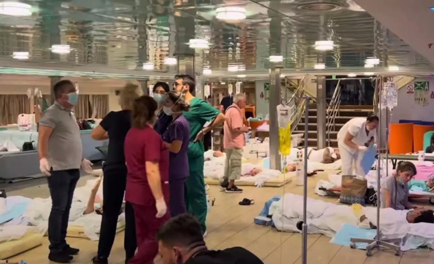Φωτιές τώρα Αλεξανδρούπολη: Συγκλονίζουν οι εικόνες των ασθενών που είναι στοιβαγμένοι σε πλωτό «νοσοκομείο»