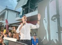 Κώστας Μπακογιάννης στη Χειμάρρα: «Η δημοκρατία δεν φυλακίζεται, η εντολή του λαού δεν νοθεύεται»