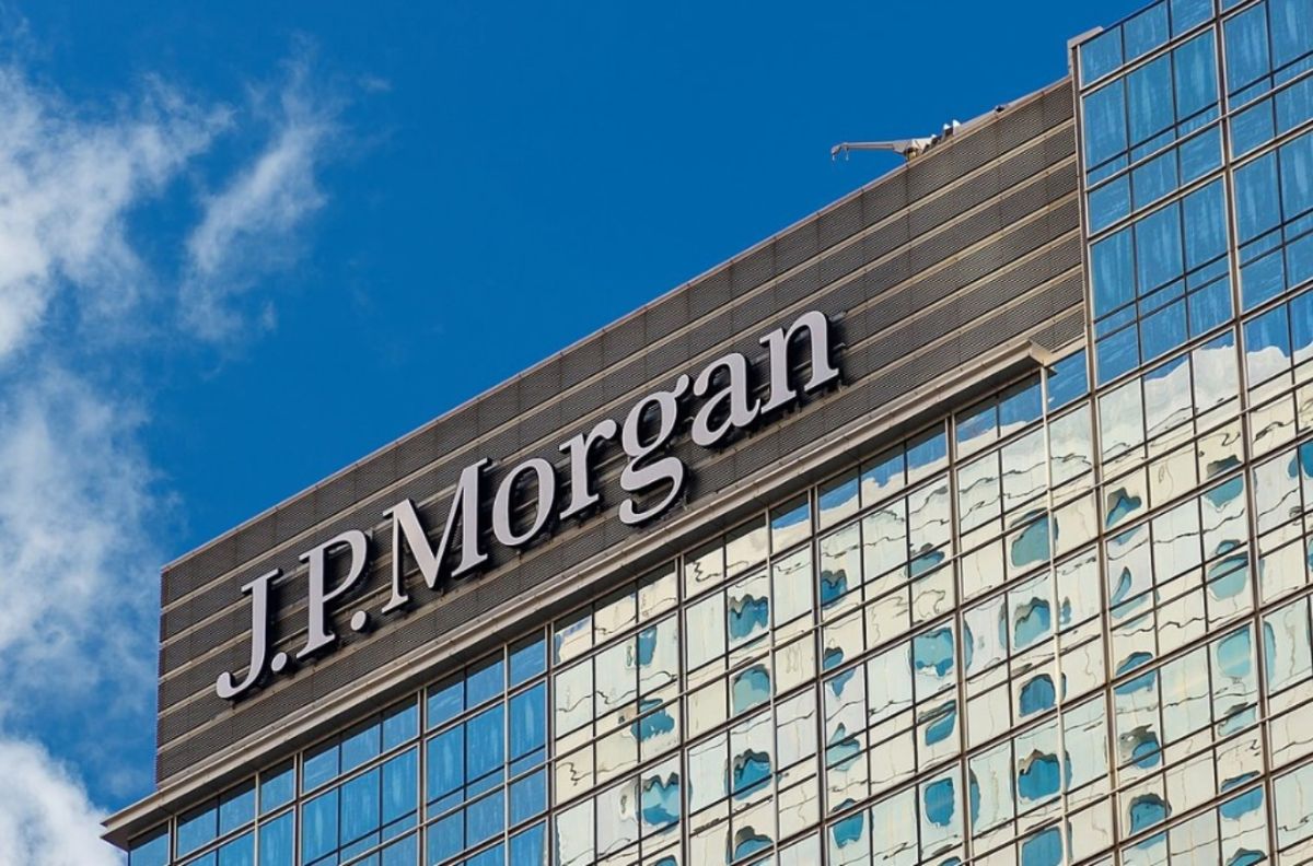 JP Morgan: Η ελληνική οικονομία «τρέχει» και τον Αύγουστο