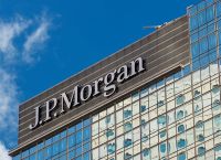 JP Morgan: Η ελληνική οικονομία «τρέχει» και τον Αύγουστο