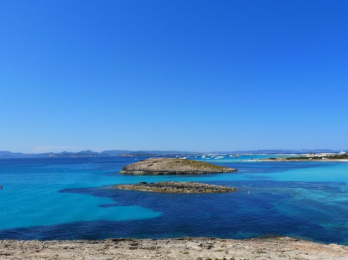 Ίμπιζα, ο καλοκαιρινός εφιάλτης του υπερτουρισμού