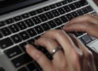 «Ψηφιακή» μάχη για το ξέπλυμα μαύρου χρήματος