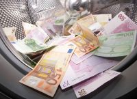Η Ελβετία εξετάζει την αυστηροποίηση των νόμων για το ξέπλυμα χρήματος