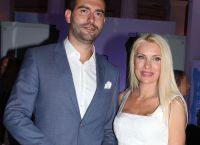 Ελένη Μενεγάκη: Ο αδελφός της είναι ερωτευμένος με κοπέλα υποδοχής
