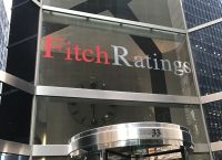 ΗΠΑ: H υποβάθμιση – σοκ από τον οίκο Fitch έφερε παρεξήγηση στον Λευκό Οίκο