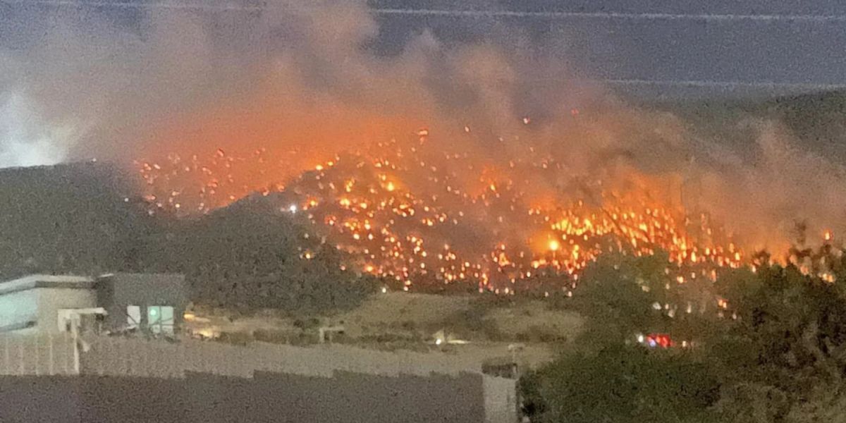 Ολονύχτια μάχη με τις φλόγες στον Ασπρόπυργο – Πολλές εστίες σε δύσβατα σημεία