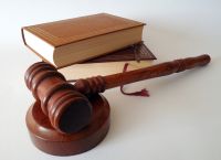 Αύξηση στα όρια ανώτατης ποινής στα 20 και συνολικής στα 25 χρόνια φέρνει η κυβέρνηση