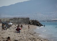 Spiegel: Σε ποιoν ανήκουν οι παραλίες της Ελλάδας; Επιμένει το «κίνημα της πετσέτας»