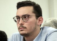 SYRIZA spokesperson: Gov’t must apologize for delays, inefficiency despite weather forecasts