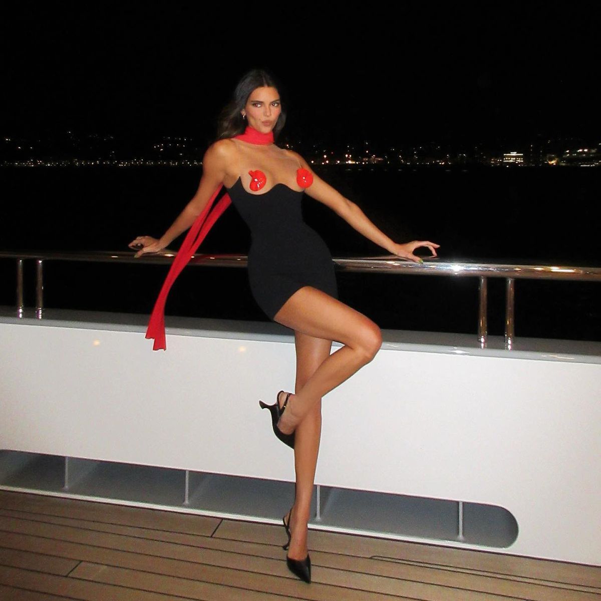Πώς να φορέσεις το φόρεμα σου όπως οι fashionistas αυτή την εποχή