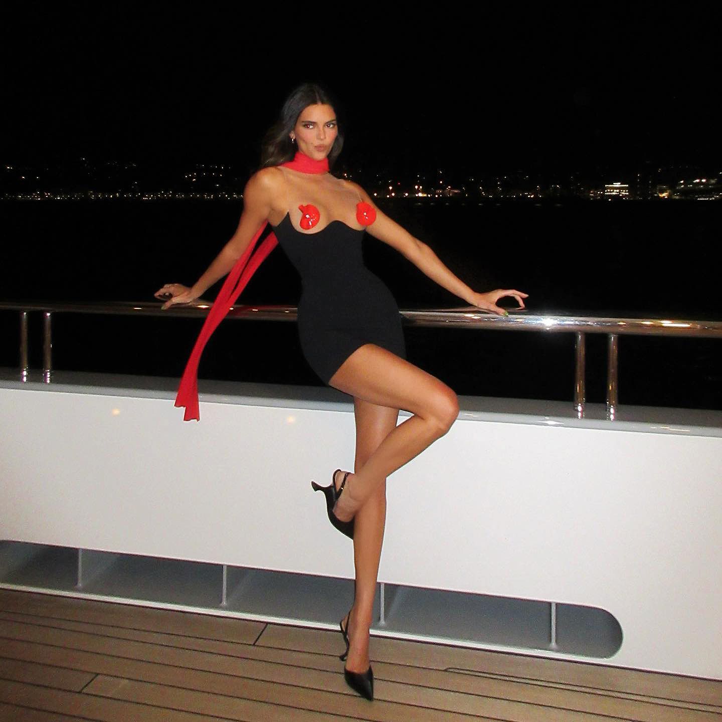 Πώς να φορέσεις το φόρεμα σου όπως οι fashionistas αυτή την εποχή