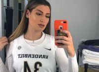 Η κουκλάρα κόρη του Παναγιώτη Φασούλα – Είναι “Φωτιά” με μαγιό η Μαριέλλα
