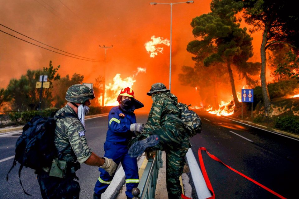 Η συνδρομή των Ενόπλων Δυνάμεων για την αντιμετώπιση των ανεξέλεγκτων πυρκαγιών