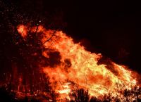 Ολονύχτια μάχη με τις φλόγες στον Ασπρόπυργο