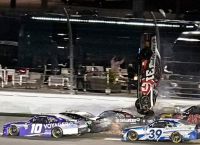 Τρομακτικό ατύχημα στους αγώνες NASCAR – Αυτοκίνητο αναποδογύρισε 10 φορές [vid]