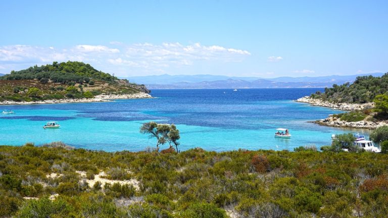 Δεκαπενταύγουστος: Πελοπόννησος και Χαλκιδική «πρωταγωνιστούν» με προ-κρατήσεις 95% – 97%