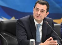 Συνάντηση Σκρέκα με την Ένωση Σούπερ Μάρκετ: Ορθώνουμε δίχτυ προστασίας με νέα μέτρα