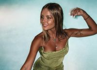“Ξεσάλωσε” στη Σύρο η Σοφιάνα του Survivor – Αποκαλυπτικό φόρεμα χωρίς σουτιέν